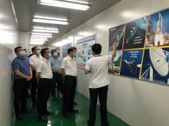 <b><font color='#0000FF'>东莞市委书记肖亚非一行参观考察乐动·官方版网站登录入口-乐动(中国)半导体</font></b>